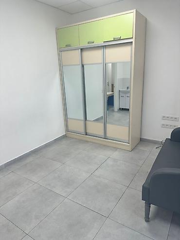 помещение под массажный кабинет: Сдается медицинский кабинет. Для врачей. Жибек-жолу/ Исанова. И — 1