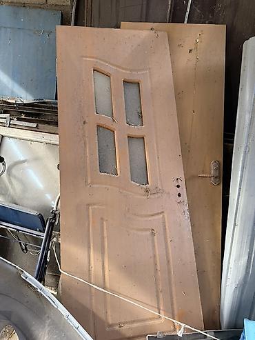 уй эшиктери: 3шт по 1500сом Деревянные межкомнатные двери (полотна) с фигурной — 2