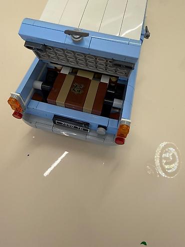 Konstruktorlar: LEGO Ford Anglia modeli – detal baxımından zəngin, açıq mavi rəngdə — 5