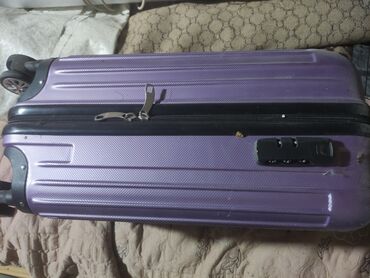 Чемоданы: Чемодан фиолетовый1500с. Серый чемодан чуть больше 1800с. Если два — 2