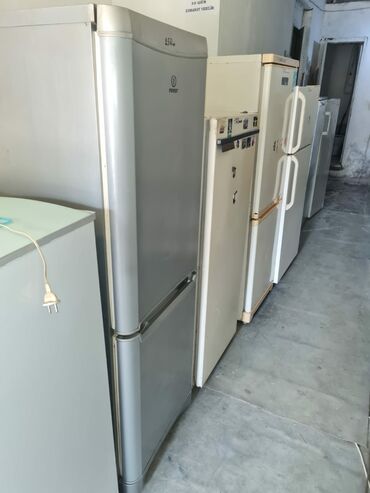 Soyuducular: İşlənmiş 2 qapılı Indesit Soyuducu Satılır, rəng - Boz