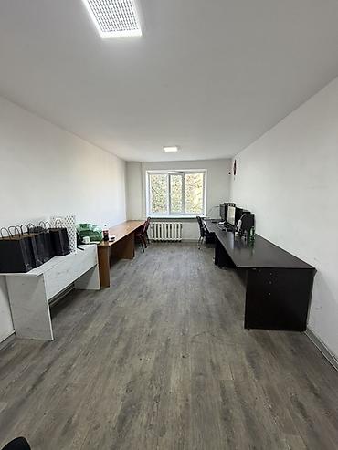 Сдаю Офисный шкаф: Сдаю Пункт выдачи заказов, 22 м², Другой тип здания, С ремонтом, High ceilings