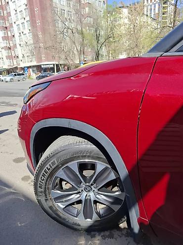 Toyota: Toyota Highlander: 2023 г., Автомат — 3