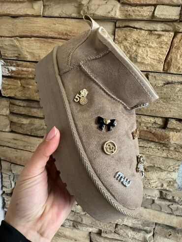 Ugg obuća: Ugg čizme — 21