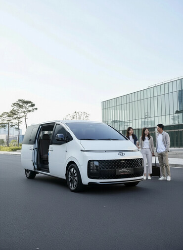 Hyundai: Hyundai Staria: 2023 г., 3.5 л, Автомат, Газ, Минивэн — 1