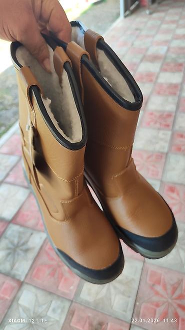 Botinkalar: Qış üçün isti iş çəkmələri - Material: qalın, möhkəm qara dəriyə — 5