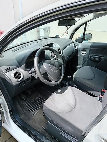 ld plavi: Citroën C3, bela boja, 5 vrata, hečbek.Registrovan do 11.2026. Vlasnik — 6