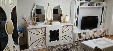 Qonaq otağı üçün dəst – klassik-modern üslub Tərkibi: - TV stendi və