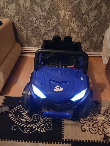 детские мотоциклы на аккумуляторе: Uşaq üçün elektrikli maşın – mavi rəngdə, SUV/buggi tərzi kuzov