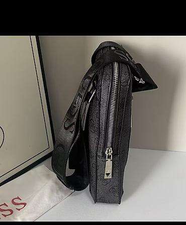 guess ranac: Сумка через плечо Guess (мужская) - Компактный формат вертикального — 4