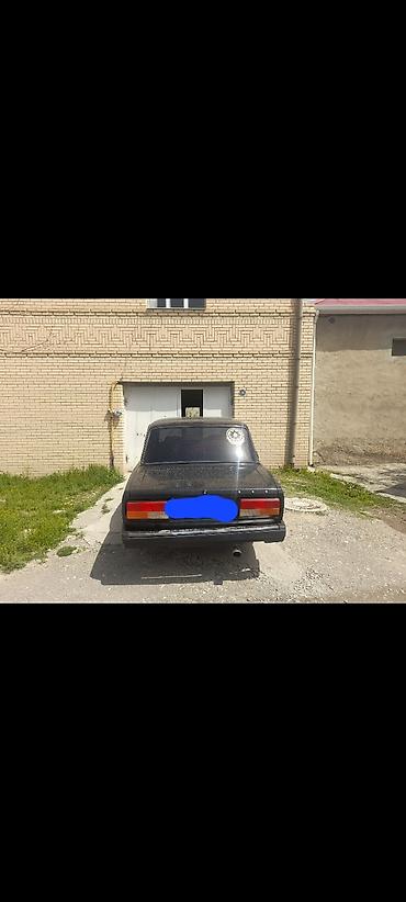 mercedes benz 208 d: Lada sedan (klassik “2107” seriyası görünüşü) – qara rəng, 4 qapı — 9