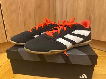 Botinkalar: Original Adidas "PREDATOR" futbol ayaqqabısı satılır. Ölçü: 43 Cins