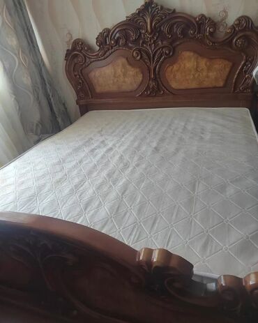 king yataq desti: Двуспальная кровать, Малайзия
