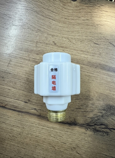 направляющие лампы: Белый пластиковый патрон для лампы с резьбовым основанием и контактной