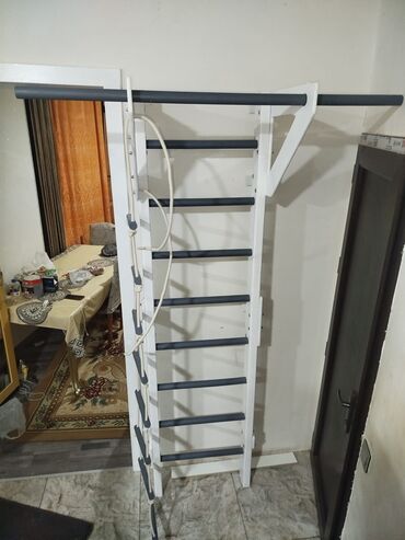 Turniklər və bruslar: Ev üçün idman kompleksi – İsveç divarları (turniklə) - Material: ağ