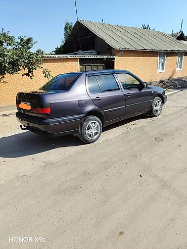 Продажа авто: Volkswagen Vento: 1993 г., Механика, Бензин, Седан — 2