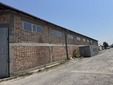 сдается 4 комнатная квартира: Сдаются складские помещение в лебединовке 800 кв. 1440 кв 1250 кв
