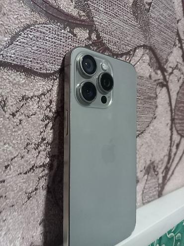 Apple iPhone: IPhone 15 Pro Max, Б/у, 256 ГБ, Серебристый, Зарядное устройство, 82 % — 1