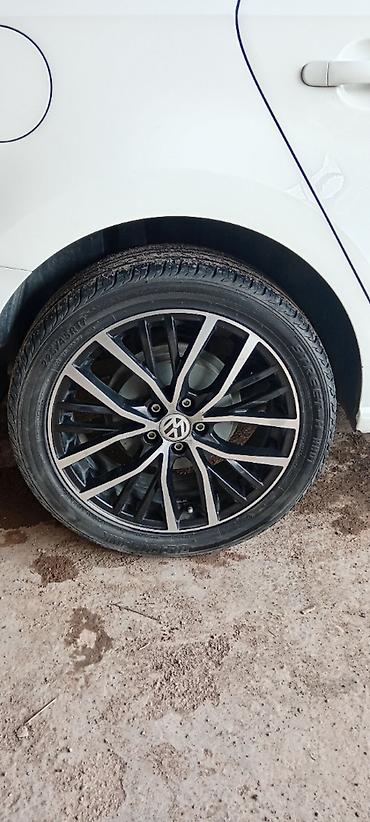 volkswagen polo 1: R17 volkswagen polo diskləri. 5 bolt 100mm-lik. Çatı, qırığı və — 1