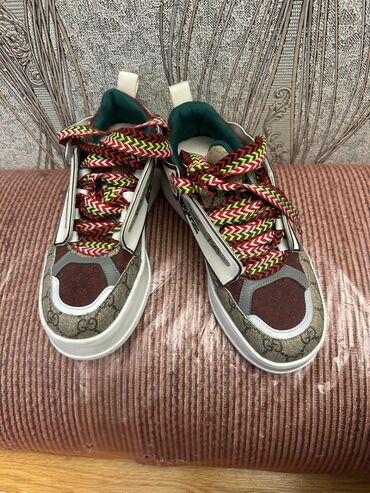 Basanoşka və səndəllər: Ölçü: 40, İşlənmiş — 18