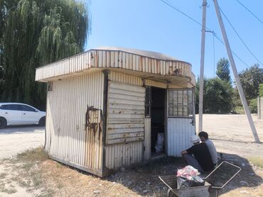 продаю дом в рабочем городке: Продается металлический киоск, выполненный из профнастила белого