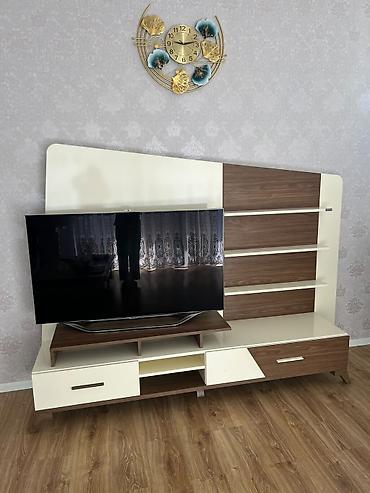 ikinci el stol desti: Tv stent satılır. Tv özü satılmır. Ölçüsü 220 sm. Qiymət 130. Real — 1