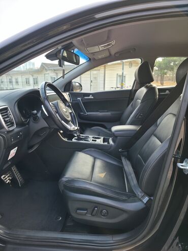 Другие детали кузова: Кроссовер (черный) — 5‑дверный, просторный багажник и салон. Основные — 12