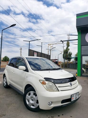 человек собирающий марки: Toyota ist: 2003 г., 1.3 л, Автоматтык, Бензин, Хетчбек