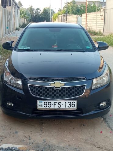 radiator barmağlığı: Chevrolet Cruze: 1.4 l | 94400 km Sedan