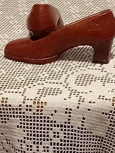 Salonke: Salonke, 37 — 8