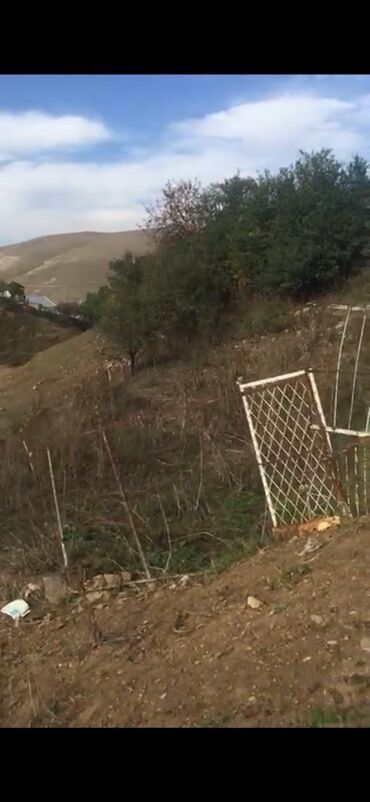 дом с цокольным этажом и гаражом: Daşkəsən rayon qazax yolçu kəndində xoşbulağa yaxın ev satılır 9 sot