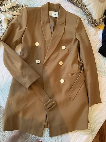 pull bear: Двубортный жакет Stradivarius с поясом - Цвет: теплый беж/карамель. - — 1