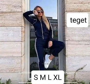 zlatne pantalone: Komplet trenerka mokra likra. 
 Cena 3000 dinara



j5 — 3