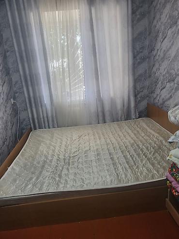 silver kitchen: Спальный гарнитур, Б/у, Двуспальная кровать, ДСП, цвет - Бежевый — 1