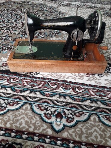 Qədim tikiş maşınları: Yaxşı vəziyyətdədir 19 əsr tikiş maşınıdı az işlenib tikiş maşını — 6