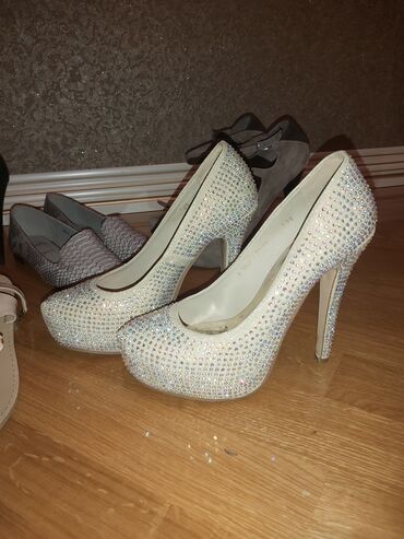 Basanoşka və səndəllər: Ölçü: 39, rəng - Bej, Yeni — 6