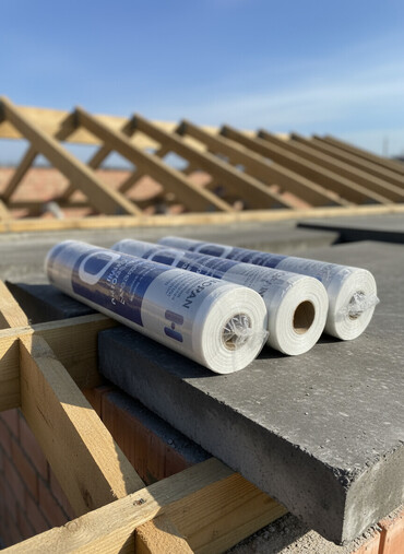 конек для крыши: Рулон гидро-пароизоляции Neospan площадью 70 м² и шириной 1,4 м