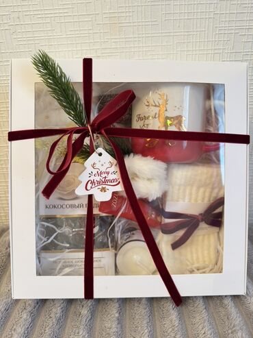 Hədiyyələr: Yeni il temalı hədiyyə qutuları - Qiymət: 30 AZN (şəkildə göstərilib) — 6