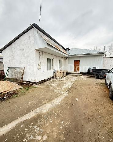 Продажа коттеджей и домов: 🏠Продается дом в с. Сокулук 🟡Комнаты: 2 🟡Участок: 4 соток 🟡Отопление — 2