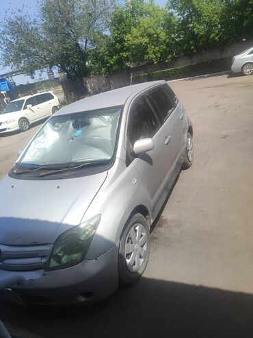 Toyota: Toyota ist: 2003 г., 1.5 л, Автомат, Бензин, Хэтчбэк