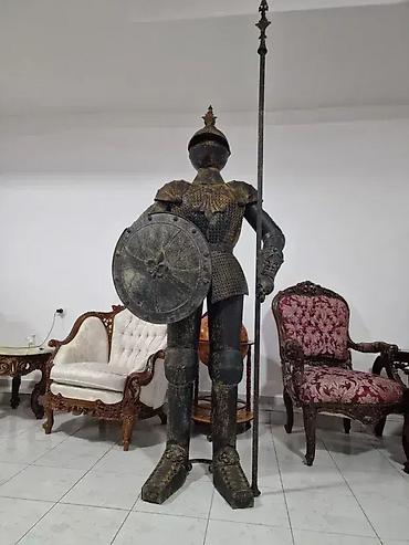 a slike: Vitez sa kopljem i štitom (visina 205 cm) ⚔️🛡️ Odlično stanje. 🏠 — 2