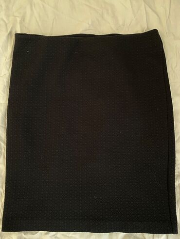 İdeal vəziyyətddir. Jaket materialındadır. Çox qalın deyil normaldır