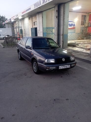 жук ташуучу уналар: Volkswagen Vento: 1993 г., 1.8 л, Механика, Бензин, Седан