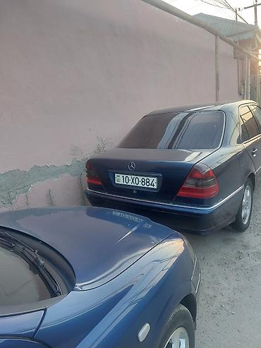 mersedes a klas: Mercedes-Benz C-Sinif sedan (W202), tünd mavi rəng. - Kuzov: 4 qapılı — 2