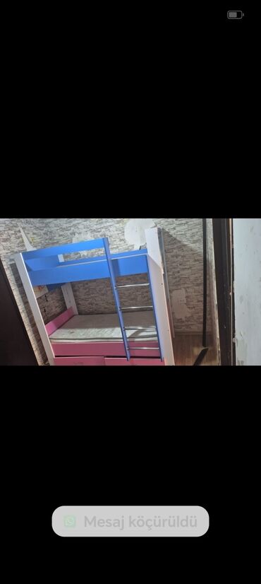 tek kravat işlenmiş: Oğlan və qız üçün, İşlənmiş, Çarpayı