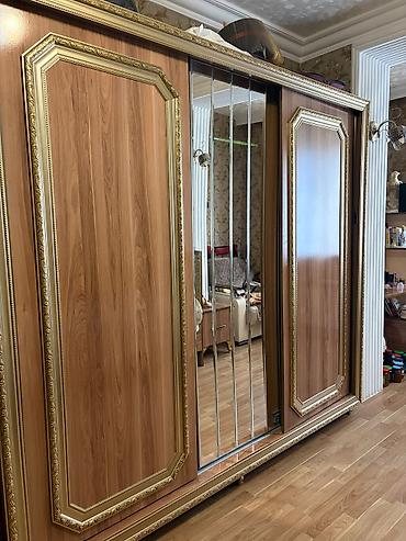 utu dolabı: İşlənmiş, 3 qapılı, Güzgülü, Qəhvəyi, Taxta, Kupe, Düz dolab — 2