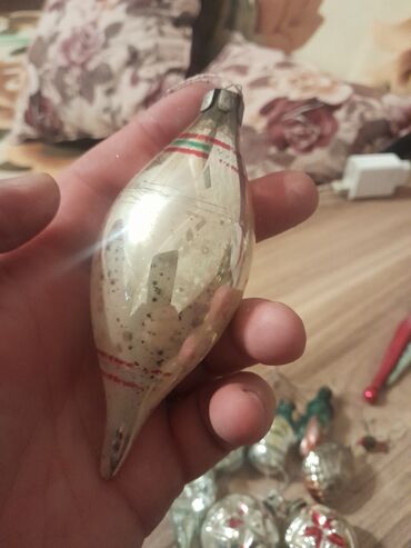 Yeni il oyuncaqları və bəzəkləri: Məhsul: Köhnə yolka bəzəkləri – 5 ədəd klipsli oyuncaqlar Təsvir: - — 8