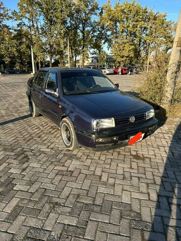 Volkswagen: Volkswagen Vento: 1993 г., 1.8 л, Механика, Бензин, Седан