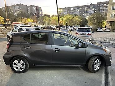 100: Toyota Prius C: 2015 г., 1.5 л, Автомат, Гибрид, Хэтчбэк — 4