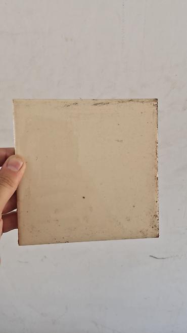 das tozu: Krem rəngli keramika kafel plitələri - Ölçü: təxminən 15 x 15 sm — 3